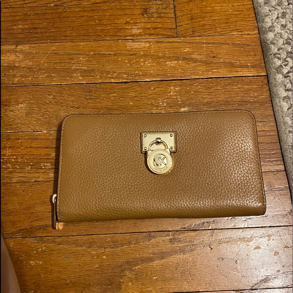 MK Hamilton Travel wallet